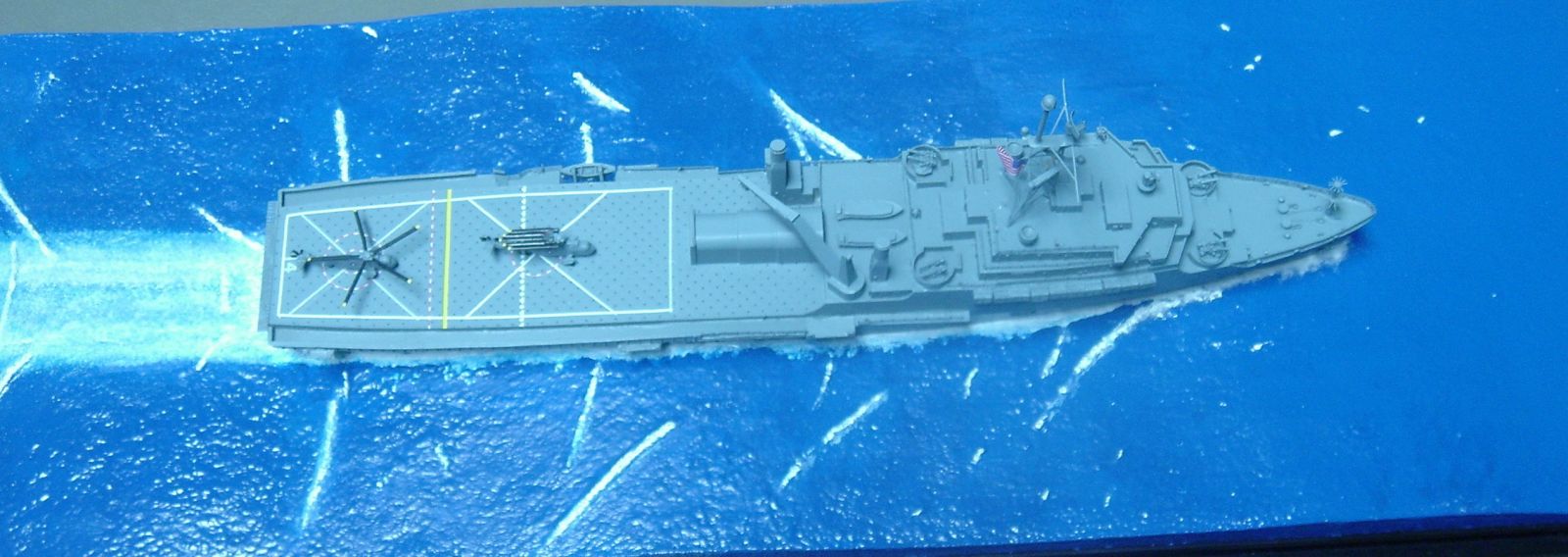 Amphibious Transport Dock LPD 14 - JAG resin kit - 1:700