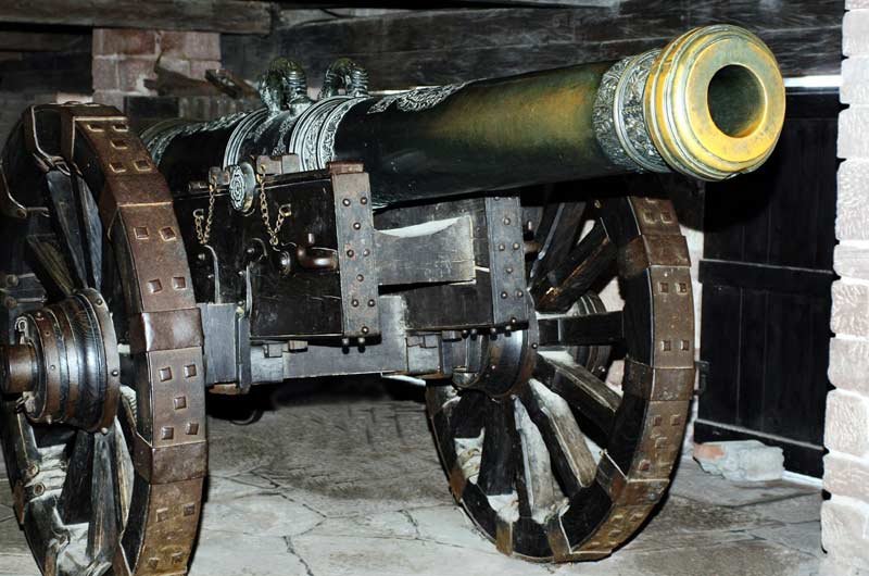 Cannon,_Chateau_du_Haut-Koenigsbourg.jpg