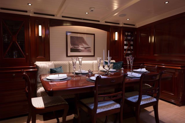 Luxury-yacht-Rainbow-Dining.jpg