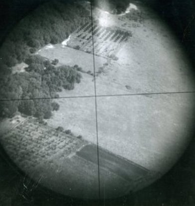 Norden_bombsight_crosshairs.jpg