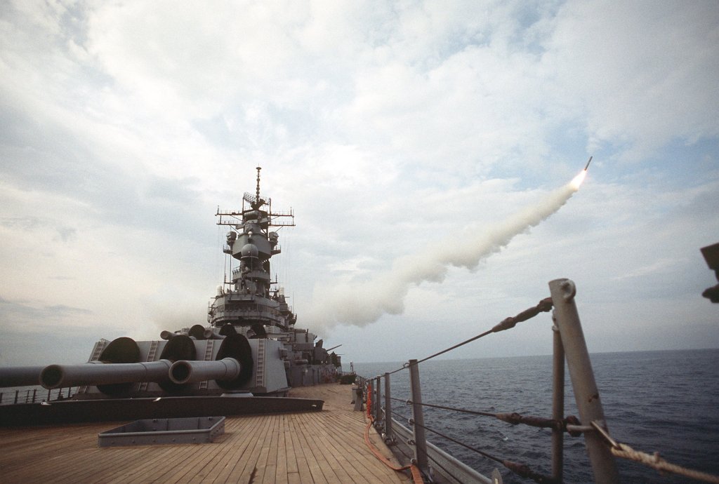 USS_Missouri_%28BB-63%29_Tomahawk.jpg