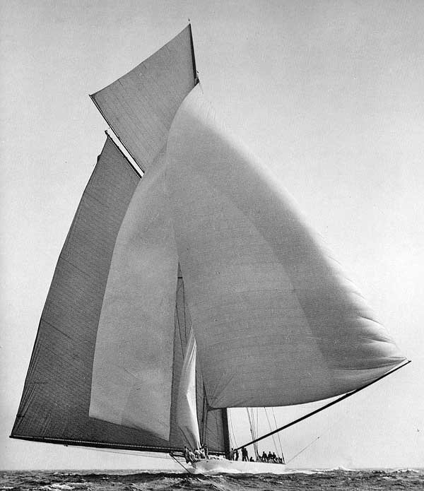 CRUISING SAILBOAT EVOLUTION: Early Trends in Yacht Design - Wave Train