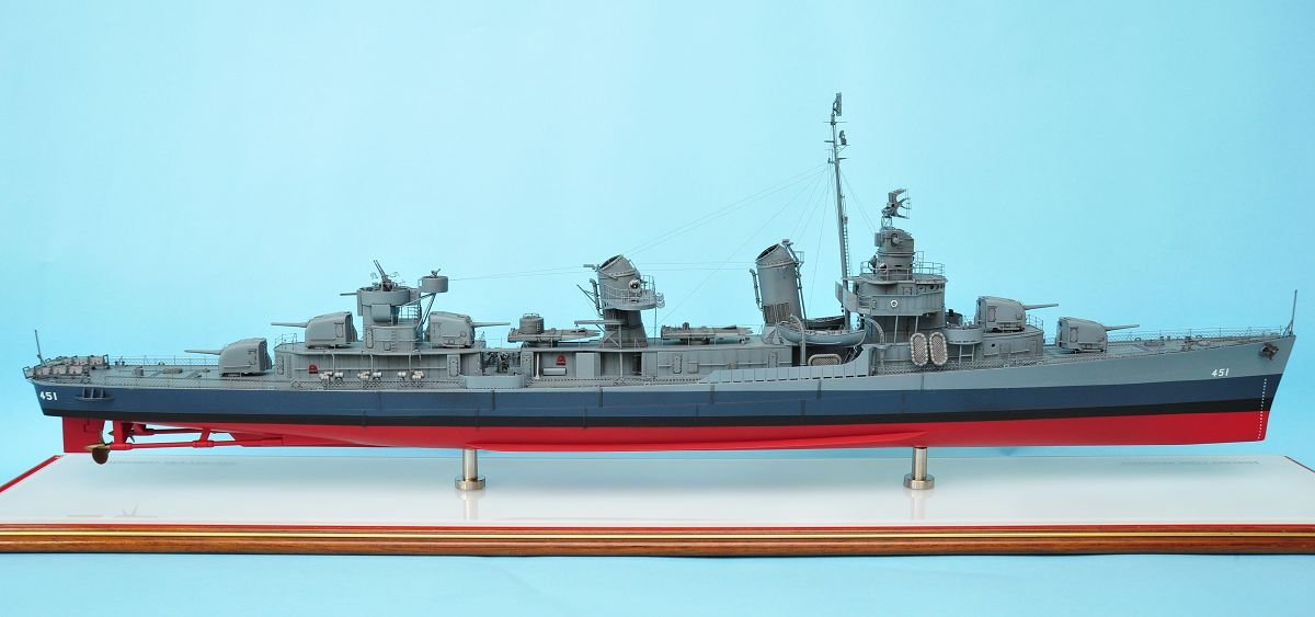 DD-451 USS Chevalier - 1/144 - Revell Kit
