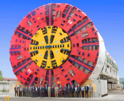 Worlds-largest-tunnel-boring-machine.png.b887c849f272ad33f0d8abbcd95a2c4c.png