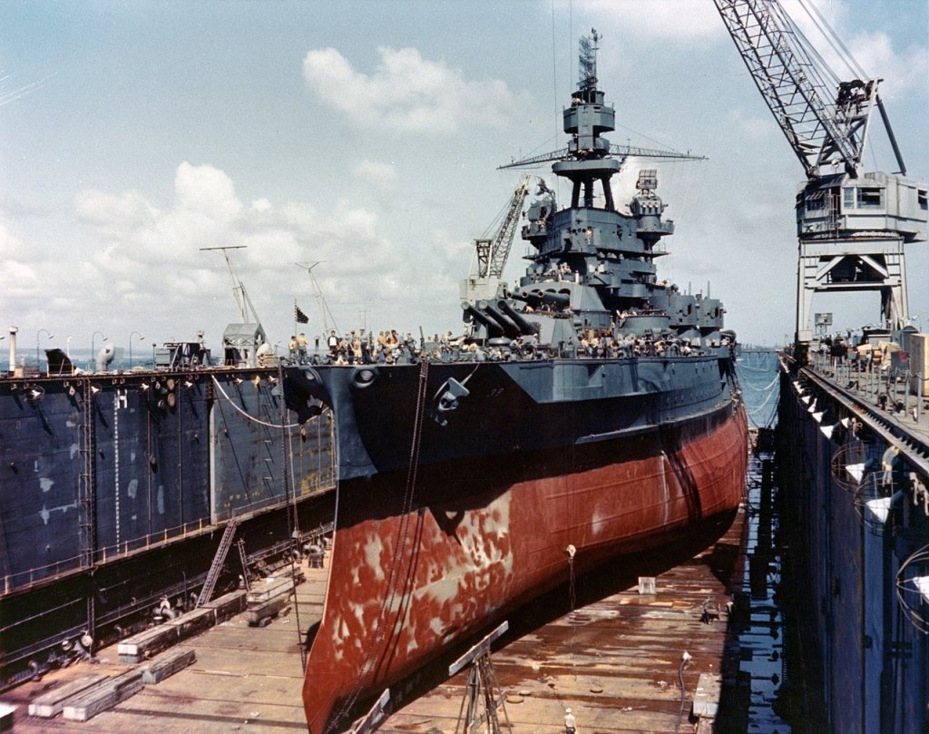 1280px-USS_Pennsylvania_(BB-38)_drydocked_in_an_Advanced_Base_Sectional_Dock_at_the_Pacific_c1944.jpg