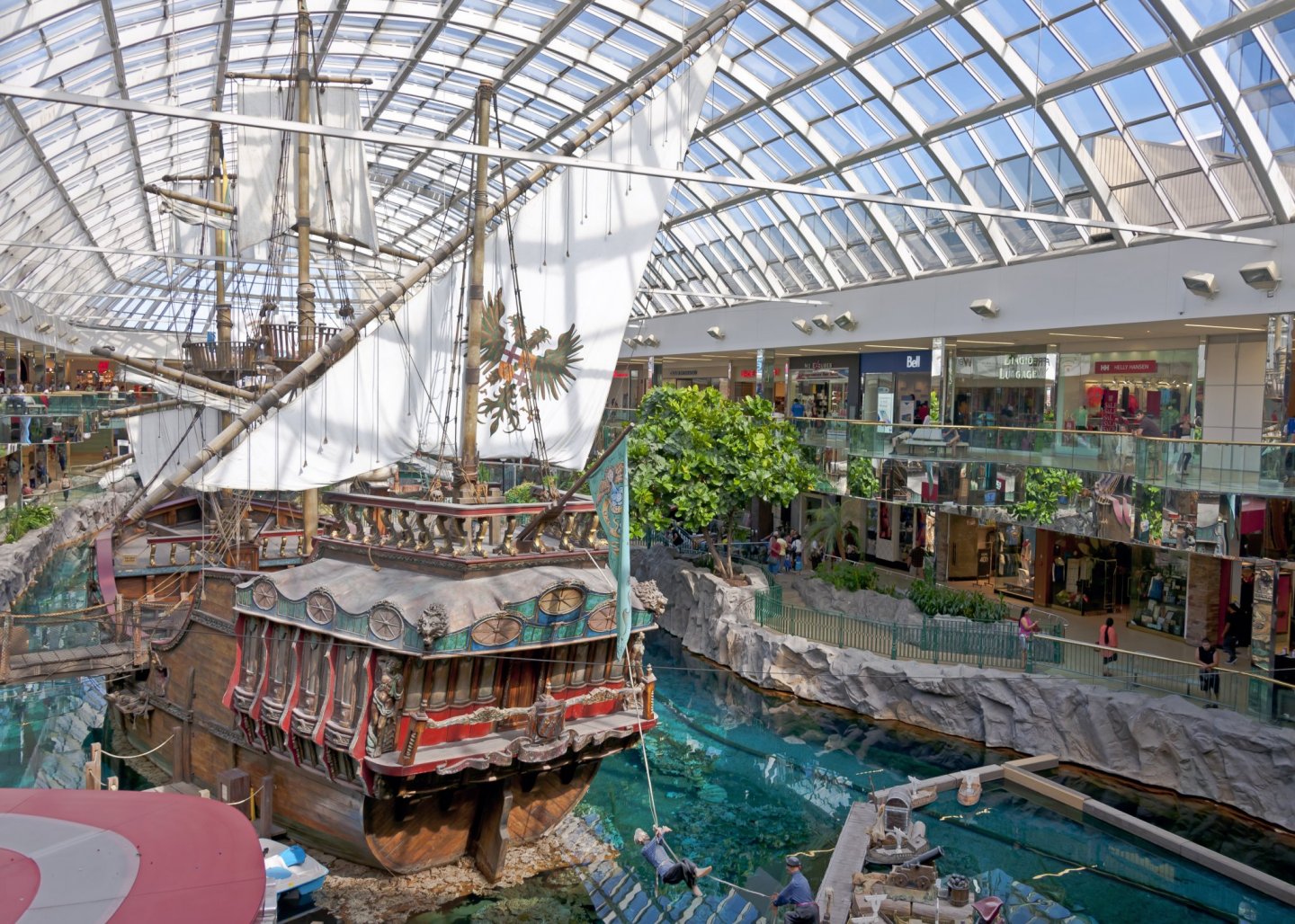 Pirate_ship_in_the_West_Edmonton_Mall.thumb.jpg.21e19dda37e18b7b2e12ea19266daf5a.jpg