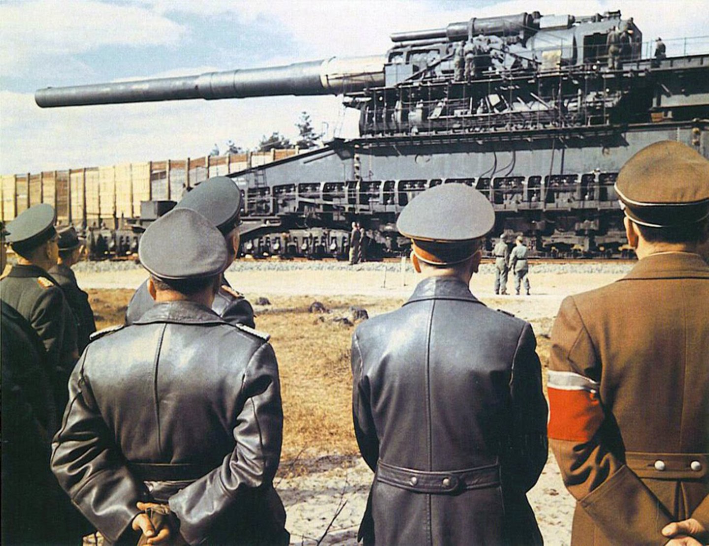 Hitler-gustav-railway-gun.thumb.jpg.54700d1bbb15e6a4d8f1b8a309c7d67b.jpg
