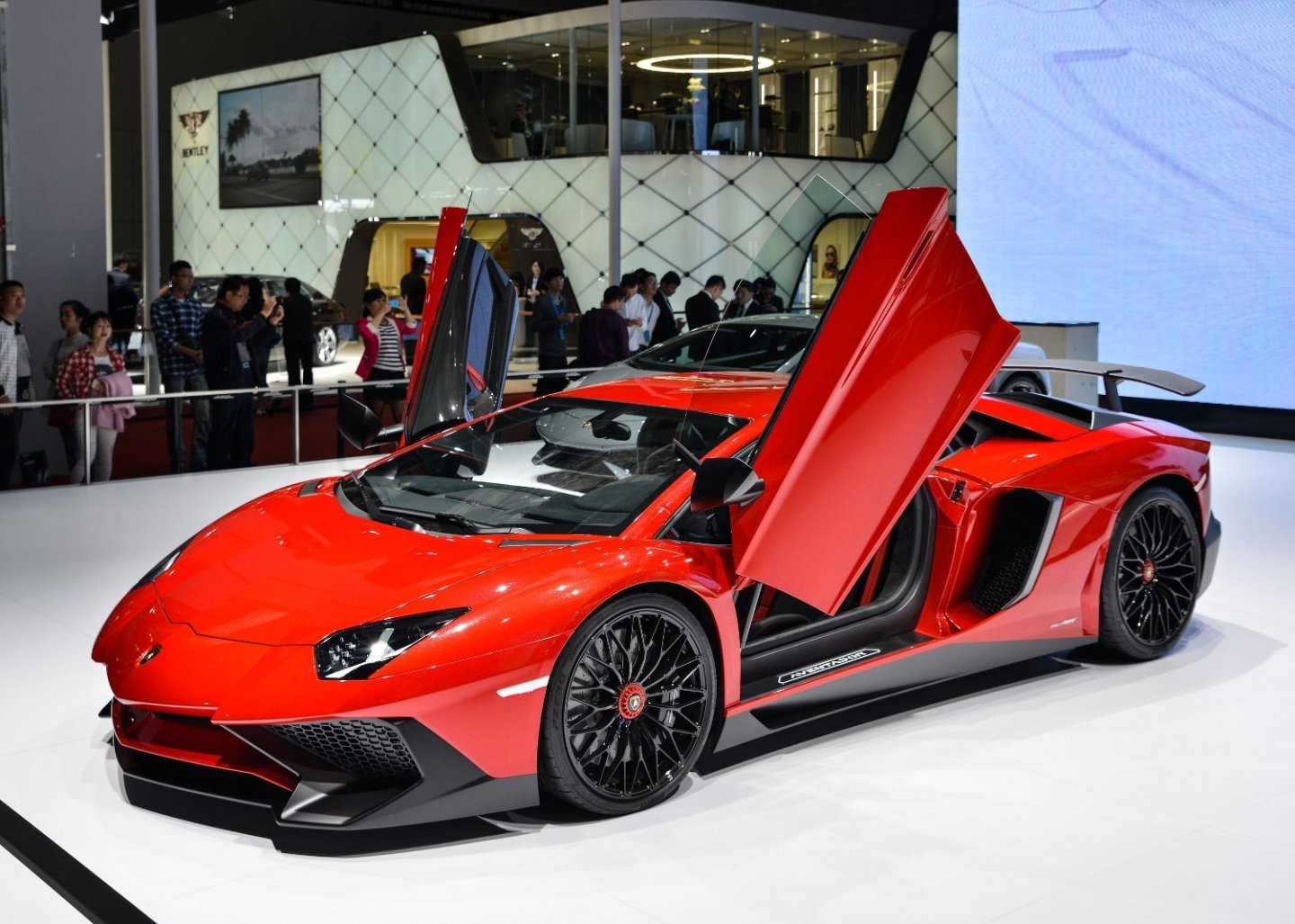 Lamborghini_Aventador_LP_750-4_Super_VELOCE_(17166321410).jpg