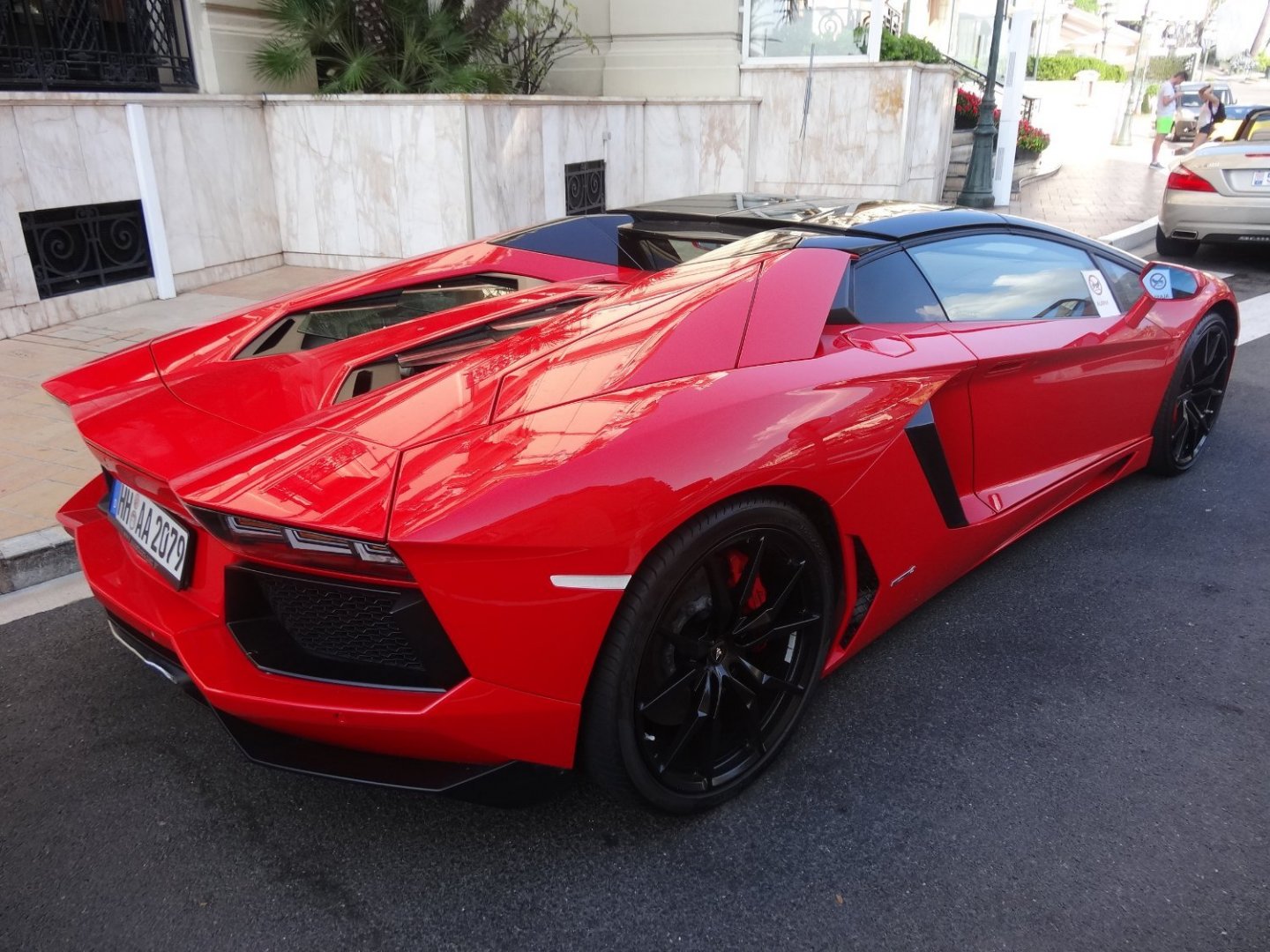 Red_Lamborghini_-_Montecarlo_02.jpg