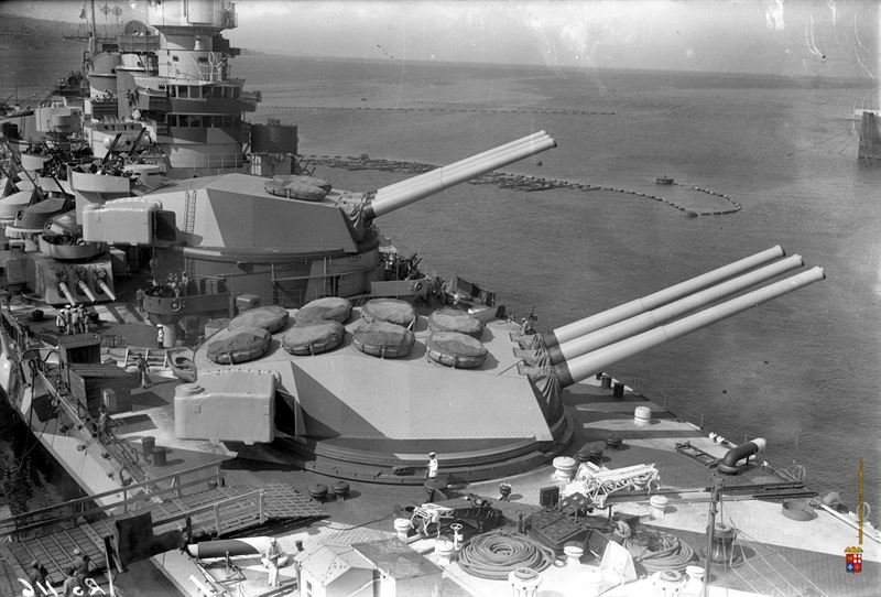 battleship-roma-turrets.jpg.9348fe3682e569bef2175ccf9f138fc1.jpg