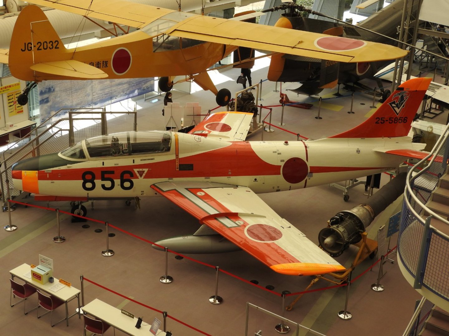 Fuji_T-1_(25-5856)_at_Tokorozawa_Aviation_Museum,_Saitama_prefecture,_Japan.jpg