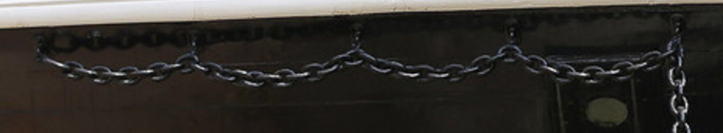 Rudder Iron Chain Closeup.jpg
