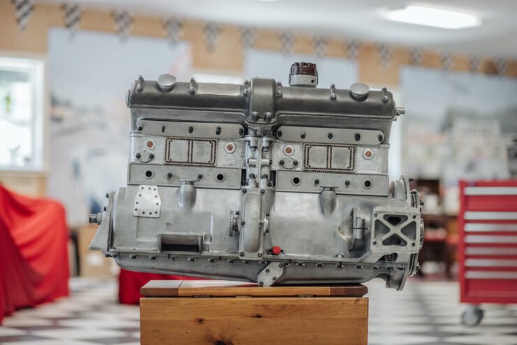 Alfa-Romeo-8C-Engine-3-740x494.jpg.8e619b424886686e339145d229e94a3a.jpg