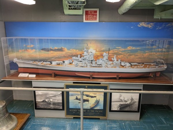 Iowa Class battleship.jpg