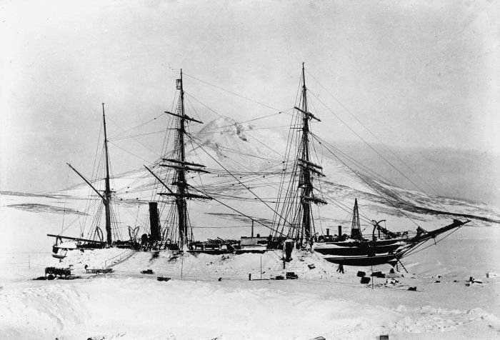 The_ship_Discovery_Antarctica_1901.jpeg.ba39517d56fbebbfb625a9229a912abf.jpeg