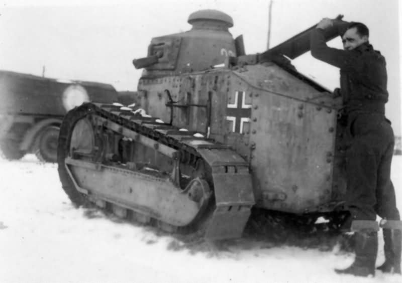 FT-17_Panzerkampfwagen_17R_730_f.jpg.9865b137f90085c31b6b5a5cf23fe56b.jpg