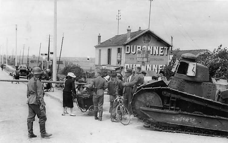 FT17_tank_France_1940.jpg.1d57a73c9e439f4c52fdf7fc6bb74b46.jpg