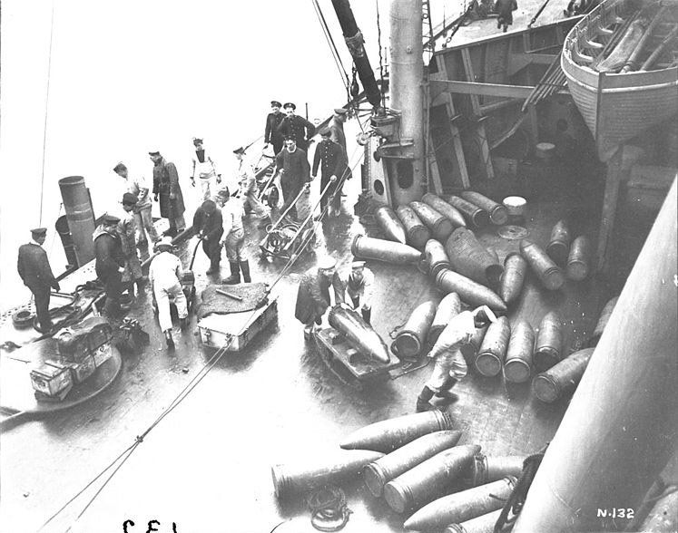 HMS_Lion_takes_shells_aboard_1917.jpg.cdf80cbbb74f11d01ebc9b8f71a281b1.jpg