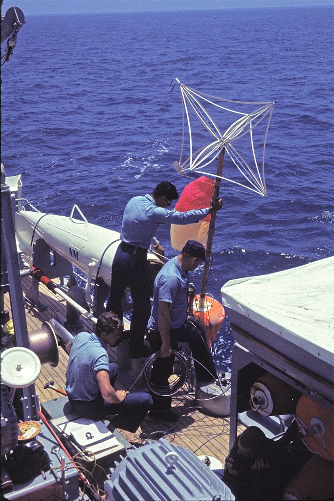 Preparingtoplantbuoy.jpg.4e26b531195f648f7cbdfad15128a10f.jpg