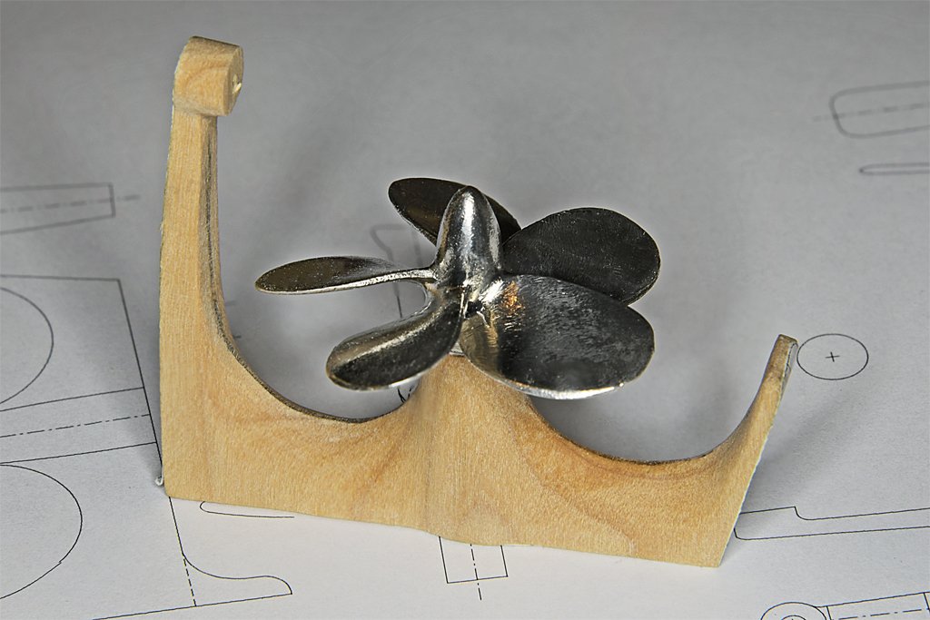 Sternframeandpropeller.jpg.e779b1529017b99f2f7cf1ed4b7f759c.jpg