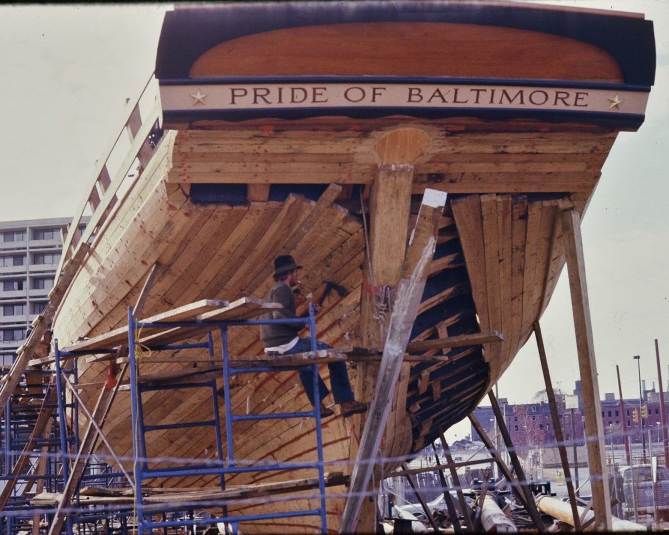1976transom_c.thumb.jpg.9c04e4f3911ea7b995fa53768c49bb69.jpg