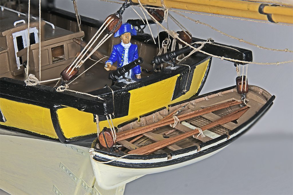 Boatindavits1.jpg.9b6110511a0a01c9998efd2b2b6be977.jpg