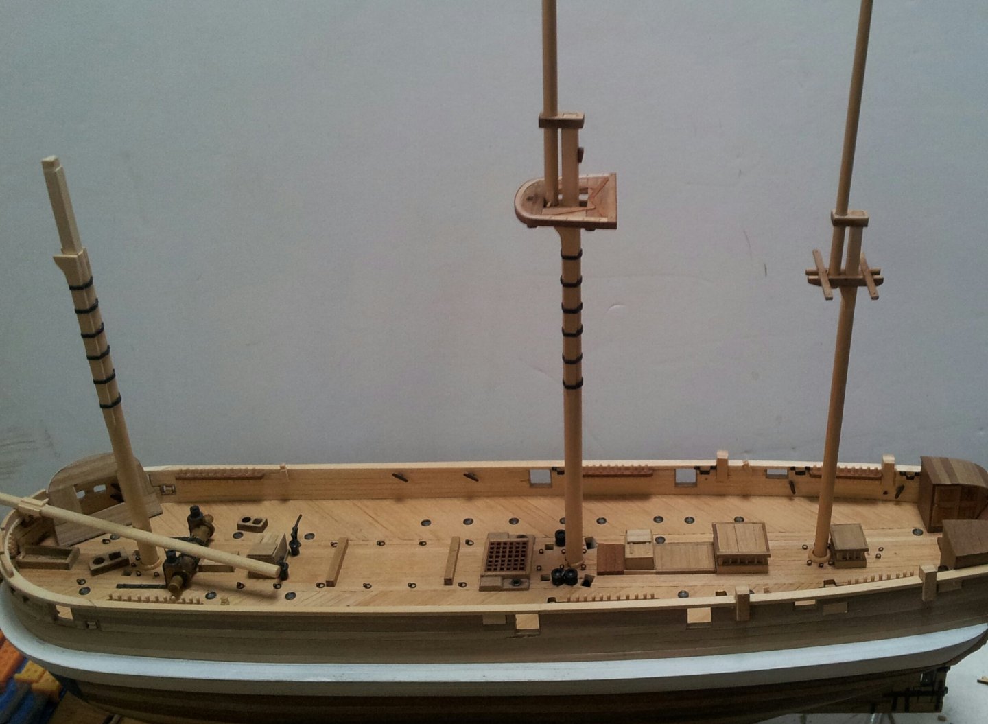 Erebus_mast_bands1.thumb.jpg.67c373de913c07514c8e93099419cce0.jpg