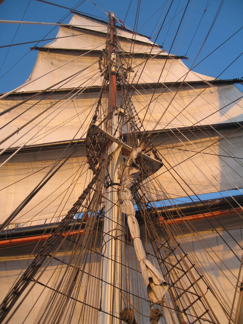 Sails.thumb.jpeg.d05d2eaf254d6ec3d079f842a0dc2e17.jpeg