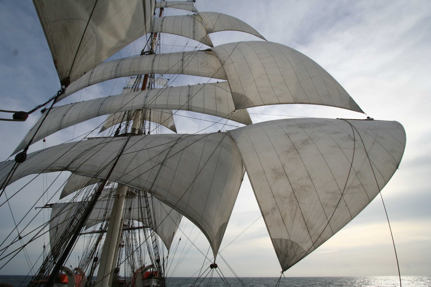 Sails2.thumb.jpeg.3cd4e8888188657ed9431225bee7b42e.jpeg
