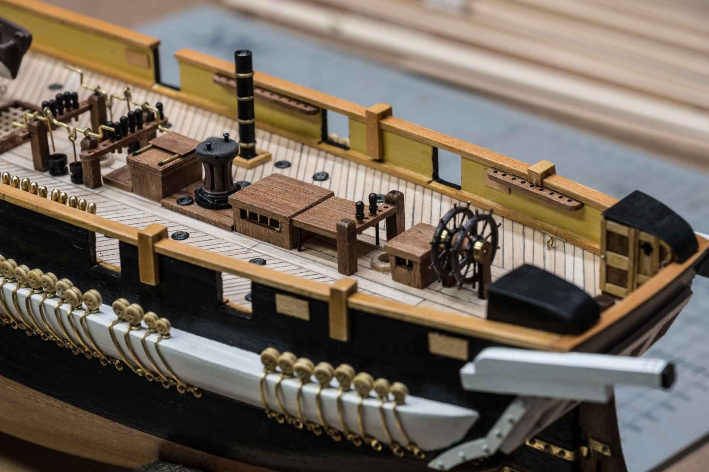 ShipswheelsandCapstan.thumb.jpg.fb2cd2ccf721538a68bbae7ef43b51b4.jpg