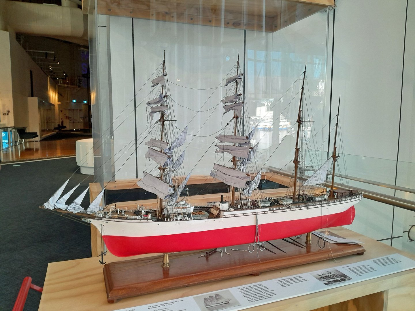 177239-HerzoginCecilie(1).thumb.jpg.b6cd4cf1735e56f4320c9fe1c4cb9dc5.jpg