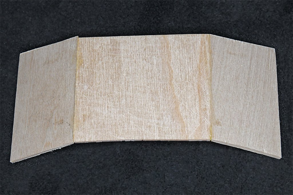 Forwarddeckhousebulkhead2.jpg.85eeef65ecd6a027d05ba2dfffe5464e.jpg