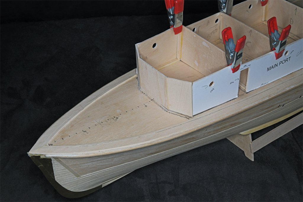Forwarddeckhousebulkhead4.jpg.8163aa0d039303cffbe68081c6b674ca.jpg