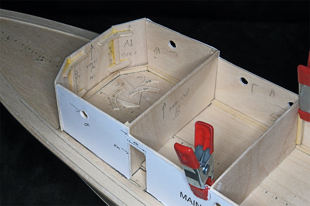 Forwarddeckhousebulkhead5.jpg.4b9568f4d5da71a9e471b647a264fa58.jpg