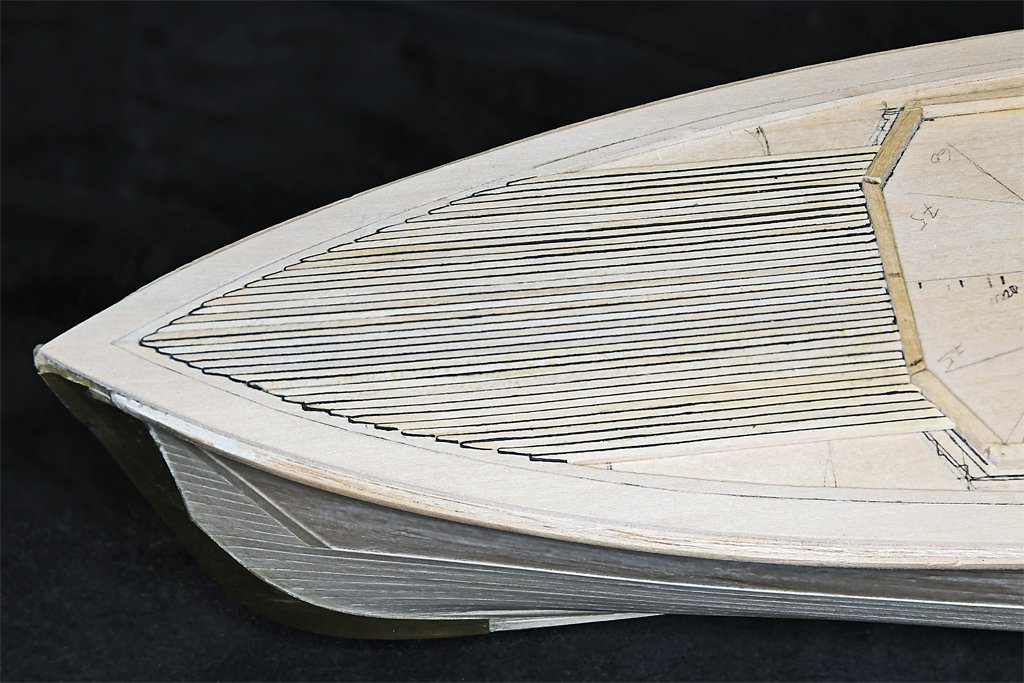 Foredeck.jpg.ffd19cca8820086bb67d1065521eb52f.jpg