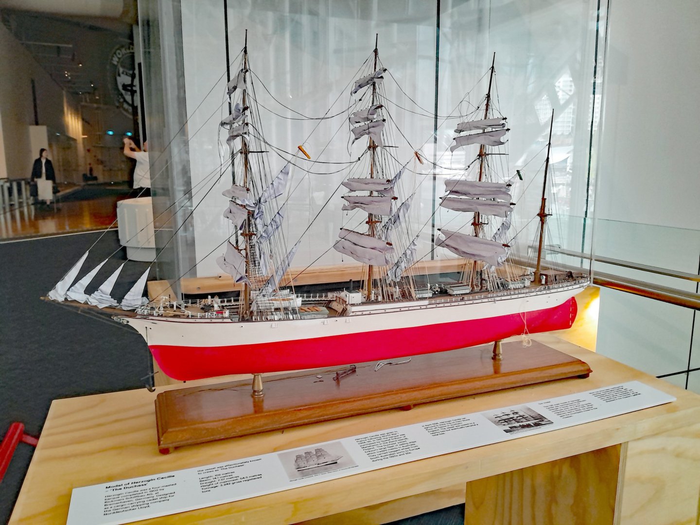 177691-HerzoginCecilie(1).thumb.jpg.e1c9b251bf21e95e0499035536269e09.jpg