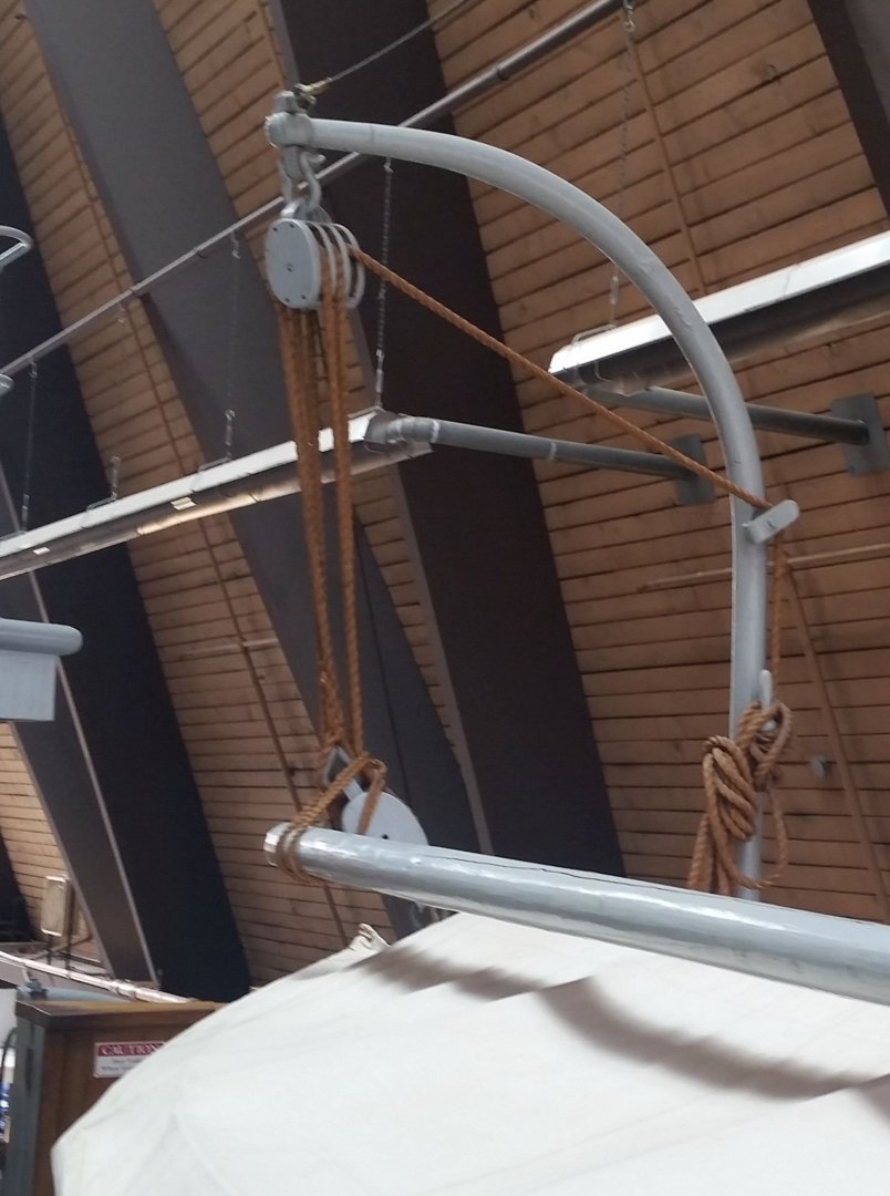 StRochmotorboatdavit.thumb.jpg.1f131ad762a655251e20dbaa0a6dca82.jpg