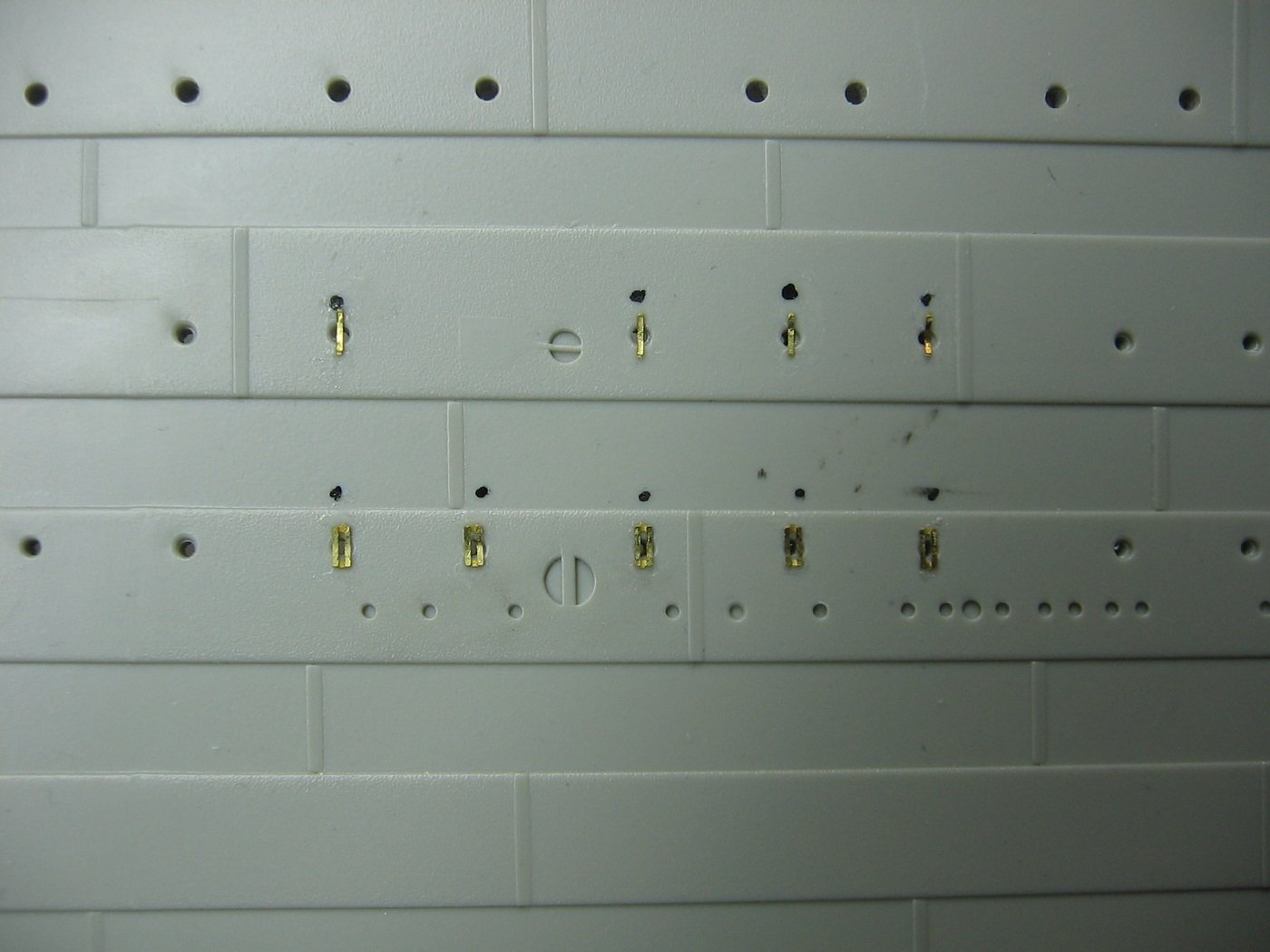 PortholeGuardBarsStbd.JPG.b6a6140572fa96f7fa901b2af45f5bb6.JPG