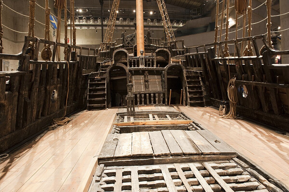 A_view_on_the_deck_of_Vasa_from_amidships_looking_aft.jpg